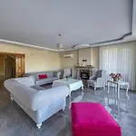 فيلة Urla Villa *